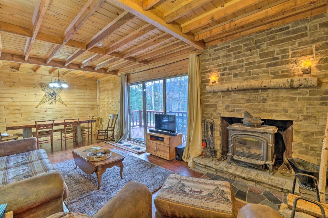 Secluded Johnsburg Retreat With Hot Tub And Fire Pit Villa Exterior photo