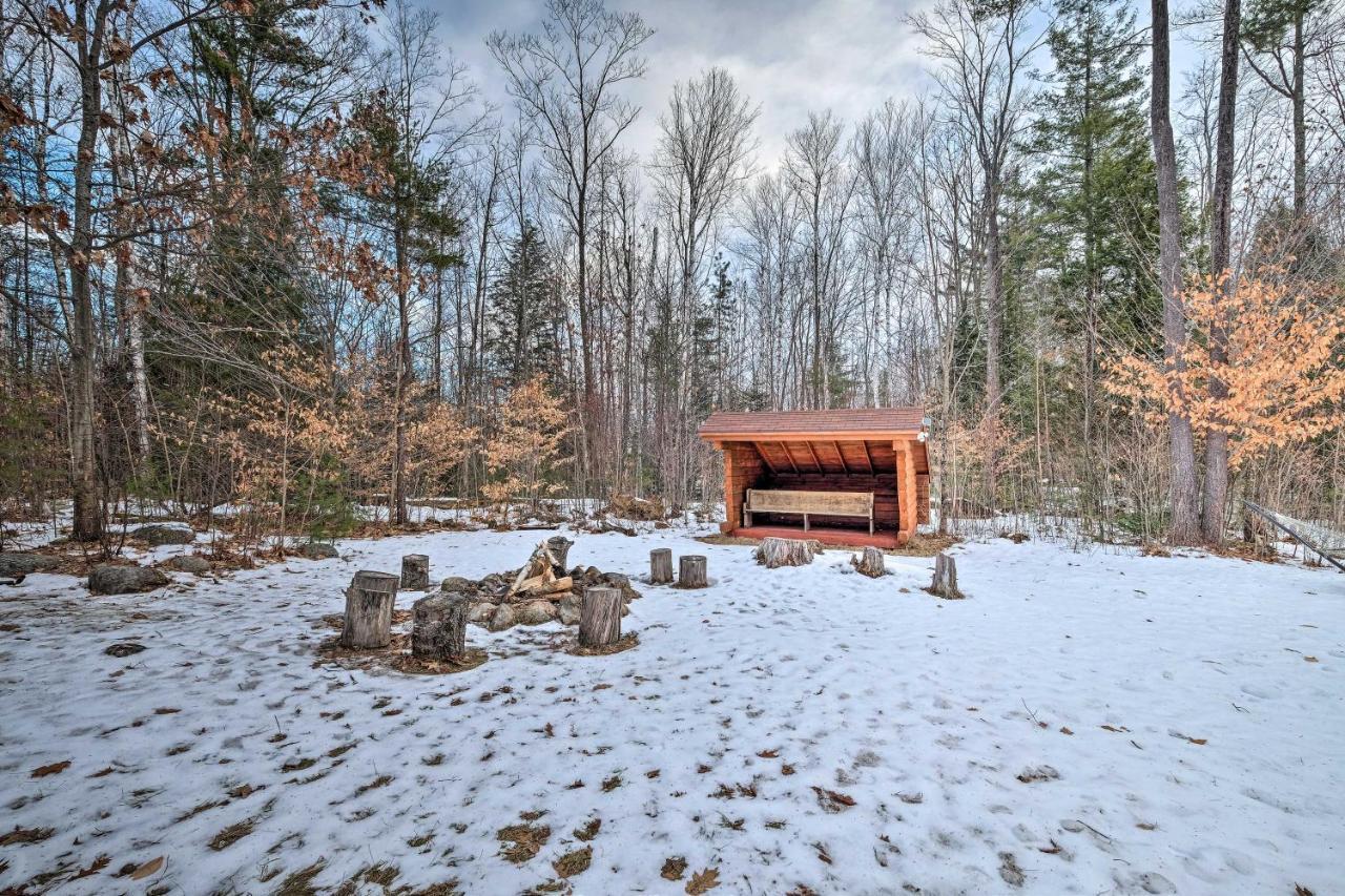 Secluded Johnsburg Retreat With Hot Tub And Fire Pit Villa Exterior photo