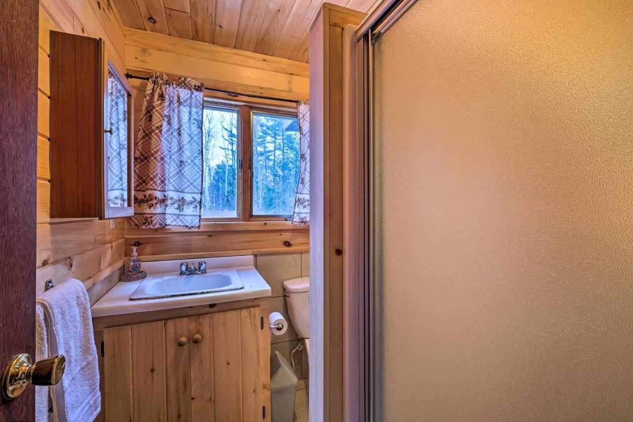 Secluded Johnsburg Retreat With Hot Tub And Fire Pit Villa Exterior photo